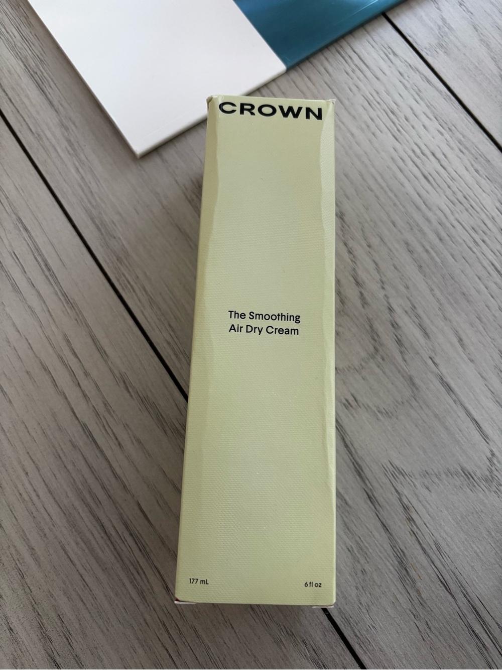 Crown Smoothing Air Dry Cream Pale Green Box